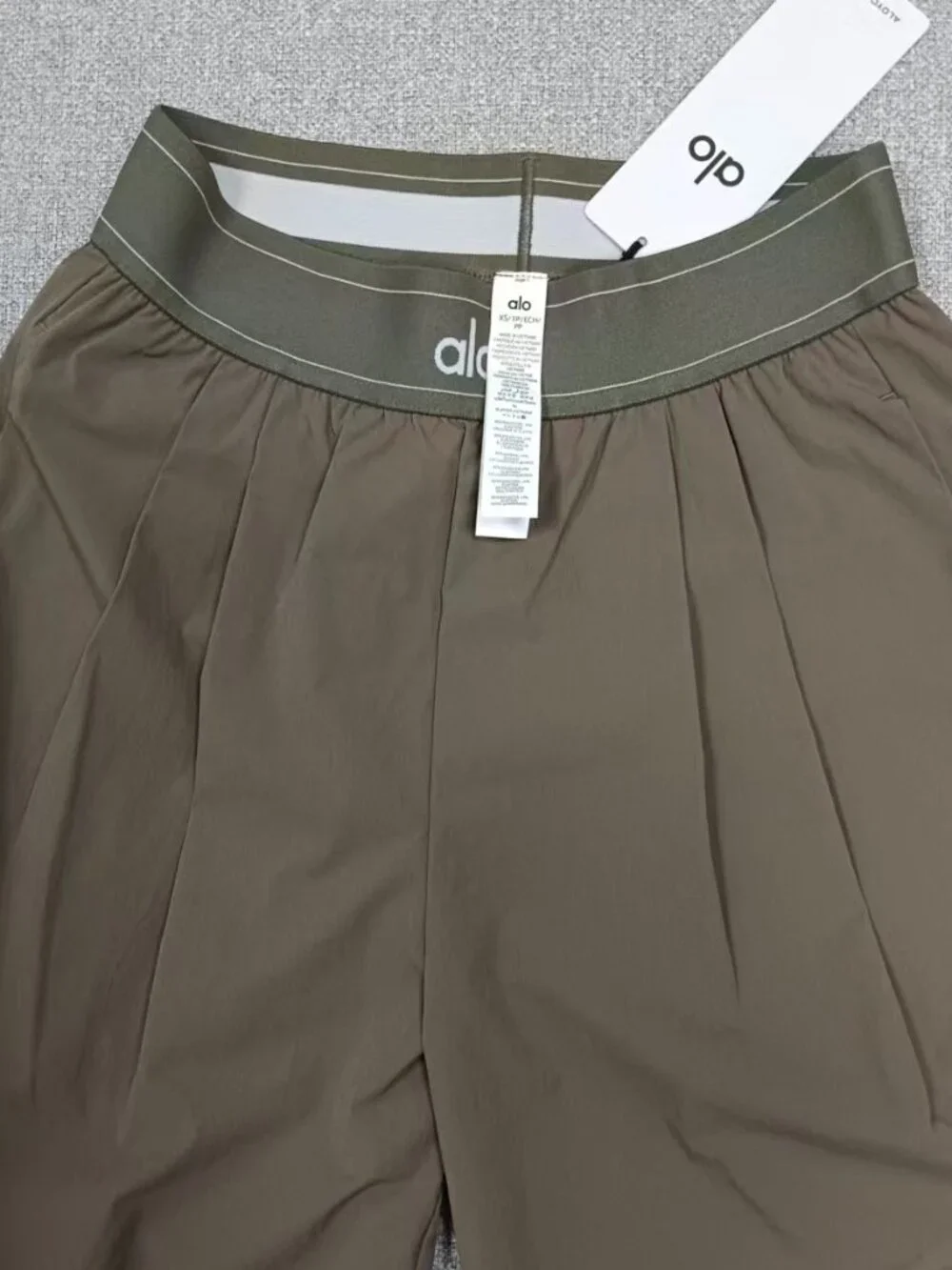 Olive Brand new with tags💐ALO Yoga Suit Up Trouser Wide-Leg, 30” Inseam👼